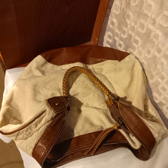 T-Shirts and Jeans lace front purse with braided strap - Picture 7 of 8